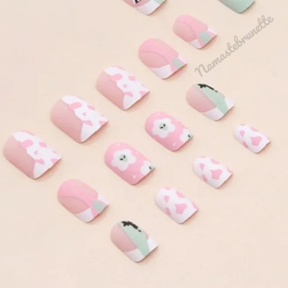 2/$16 Floral Alien Press on Nails - Picture 12 of 16